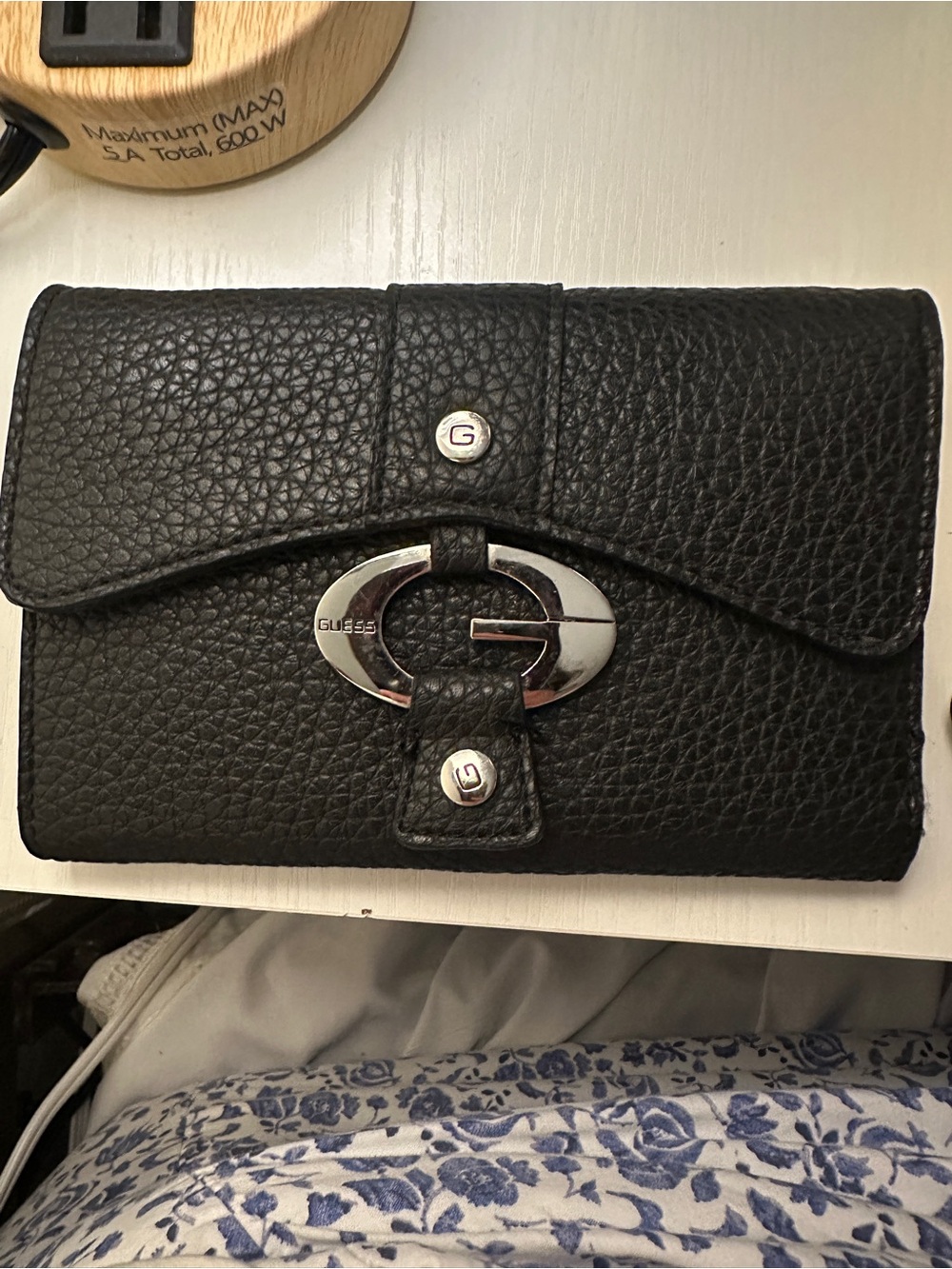 GUESS vintage Black Clasp Wallet